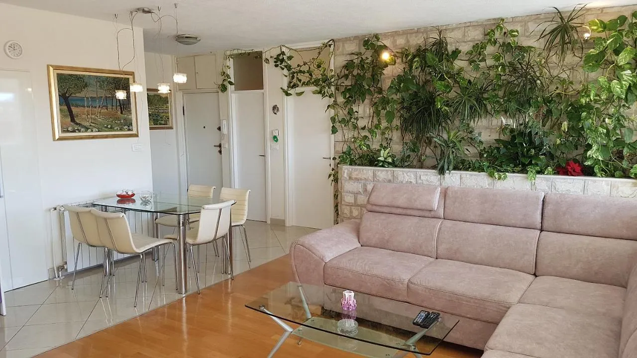 Apartment Maja Split